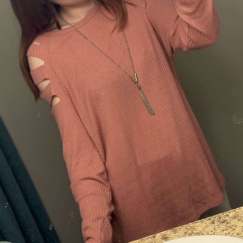 Charlotte Russe Women's Pink Cut-Out Sleeve Top